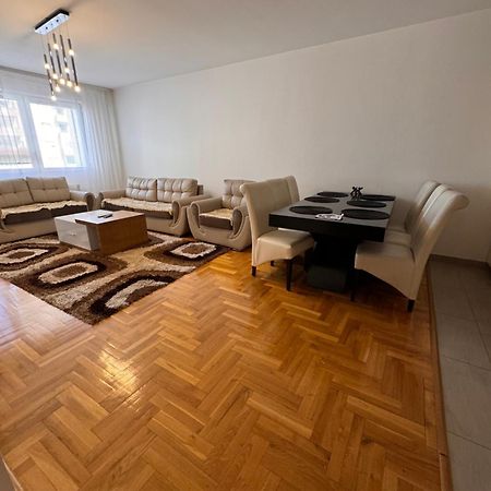Big Spacious Apartment In Pej Center With Wi-Fi Πέγια Εξωτερικό φωτογραφία