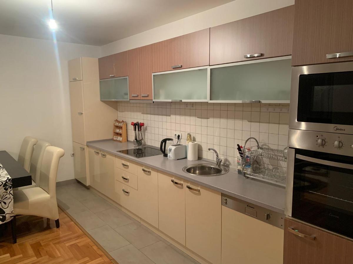 Big Spacious Apartment In Pej Center With Wi-Fi Πέγια Εξωτερικό φωτογραφία