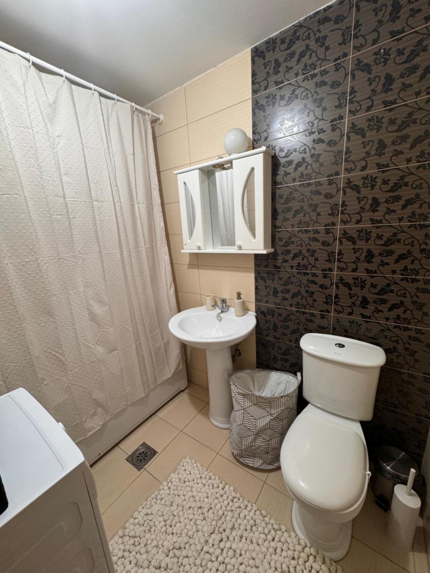 Big Spacious Apartment In Pej Center With Wi-Fi Πέγια Εξωτερικό φωτογραφία
