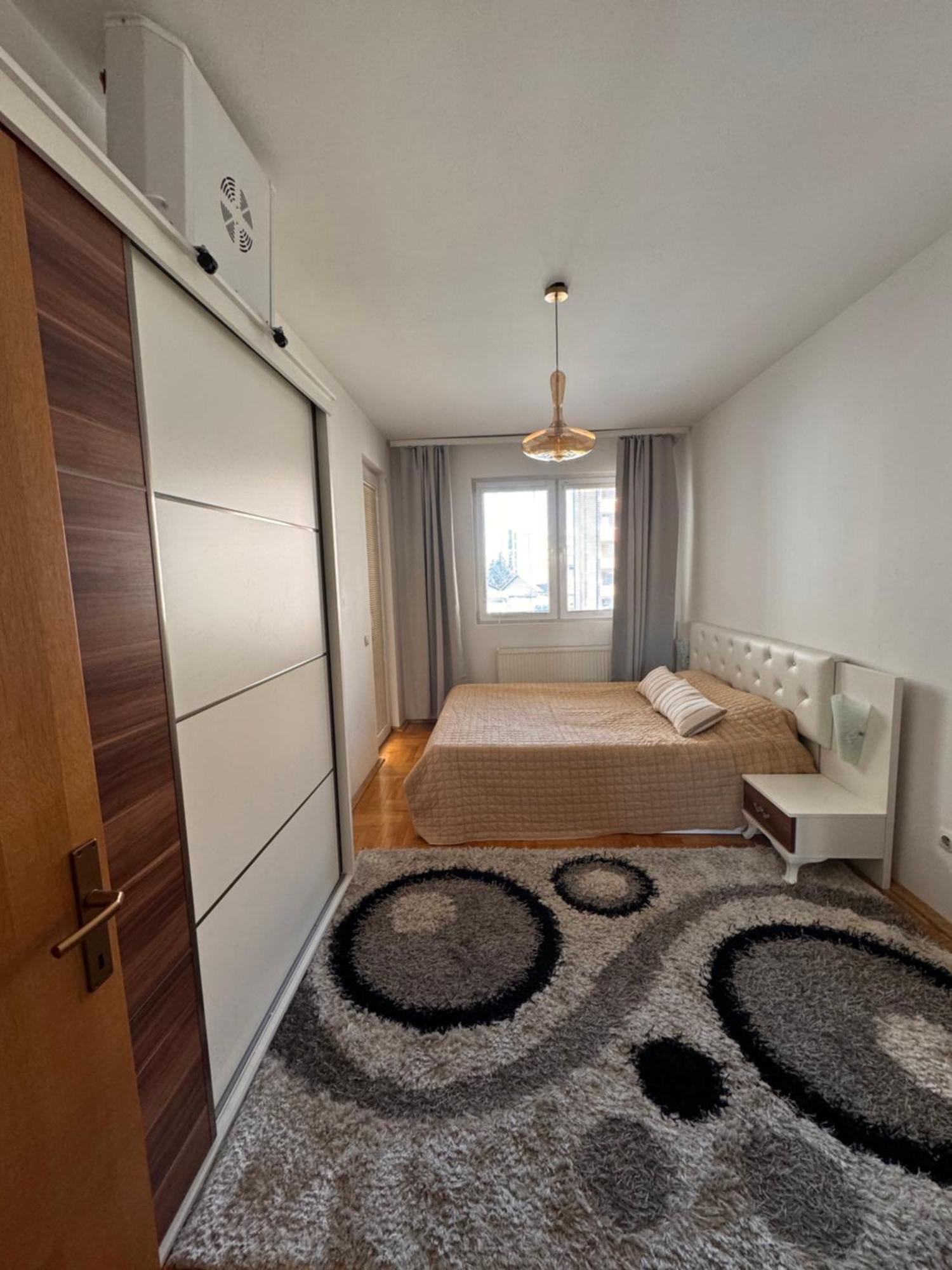 Big Spacious Apartment In Pej Center With Wi-Fi Πέγια Εξωτερικό φωτογραφία