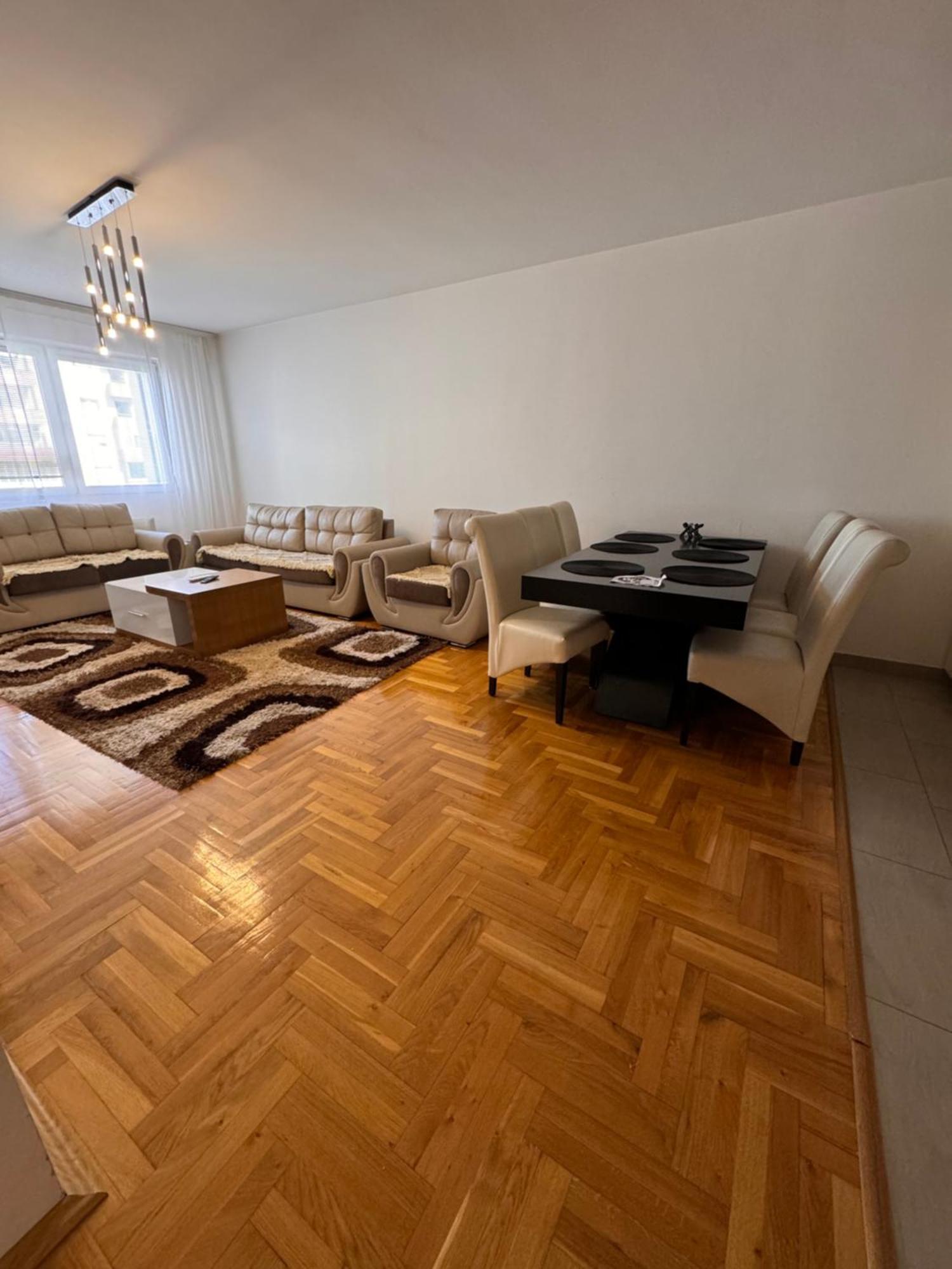 Big Spacious Apartment In Pej Center With Wi-Fi Πέγια Εξωτερικό φωτογραφία